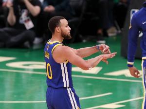 武圣：鄧利維放風是想讓庫里主動申請交易 肯定有人開出了天價