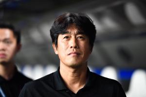 川媒：徐正源重返成都，為數(shù)不少的成都球迷前去接機(jī)