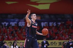 媒體人：周鵬本打算退役但對當(dāng)年離開廣東有遺憾 還想幫廣東爭冠