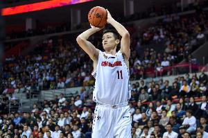 媒體人：周鵬和廣東簽下1年C類合同 是以一份薪資較低的合同回歸