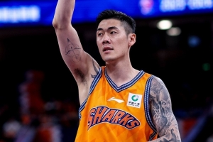 劉錚與上海男籃完成E類合同1+1續約 第二年為俱樂部選項