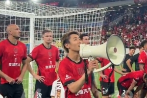 韋世豪喊話：球員+球迷才能發揮全部力量，下輪把冠軍帶回成都