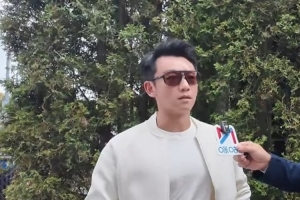 演員鄭愷：自己兩三年前開始打網球，希望中國球員美網發揮出色