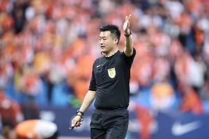 記者：VAR裁判王巍多次出現對申花不利判罰，執法能力遭懷疑