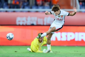 上海海港客場(chǎng)3-0戰(zhàn)勝山東泰山，晉級(jí)足協(xié)杯四強(qiáng)