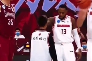 淚目！威姆斯曬與“獨臂少年”組隊打球視頻：希望家城越來越好