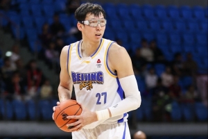 夏聯今天開打！京媒：周琦因個人原因將于明天與北京男籃會合