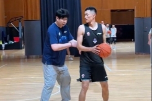 山東男籃曬訓練視頻：邱彪指導教你如何做到投籃就像呼吸一樣簡單