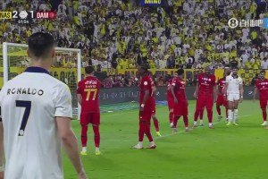 冠軍穩(wěn)了！C羅任意球直接破門(mén)！攻入生涯第972球！勝利3-1領(lǐng)先！集錦